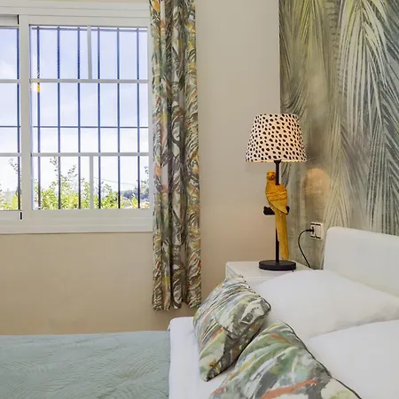 Cubo's Lucys Place 1 Bedroom Apartment *